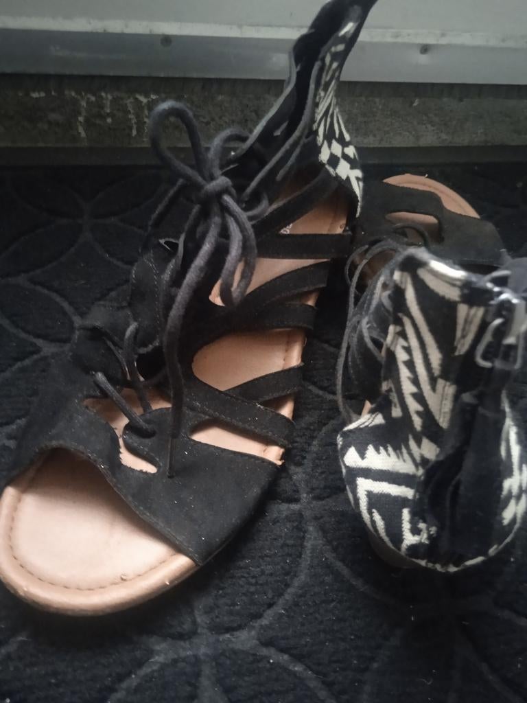Nieuwe schoen zwart/wit 41 nieuw 5,00, Nieuw, Ophalen of Verzenden, Instappers, Zwart