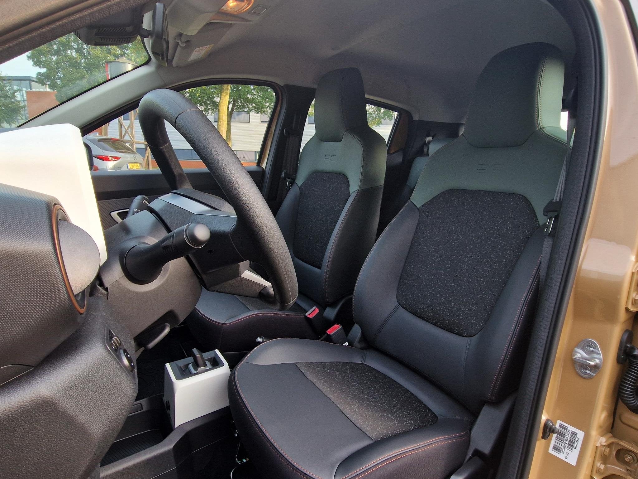Dacia Spring Extreme 65PK 27 kWh / Airco / DAB Radio / Navig, Auto's, Dacia, 4 stoelen, Leder en Stof, Beige, 225 km