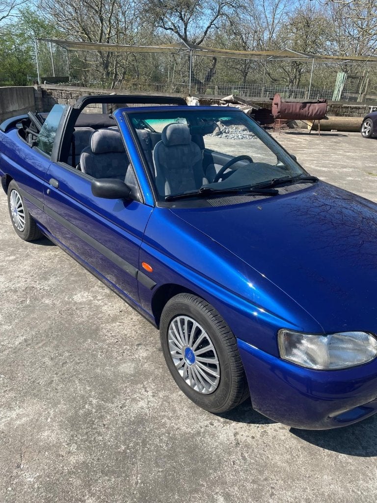 Ford Escort 1.4 I Cabrio 1995 Blauw,64,670 km ,2 jaar apk ., Auto's, Ford, Particulier, Escort, Benzine, Cabriolet, Handgeschakeld