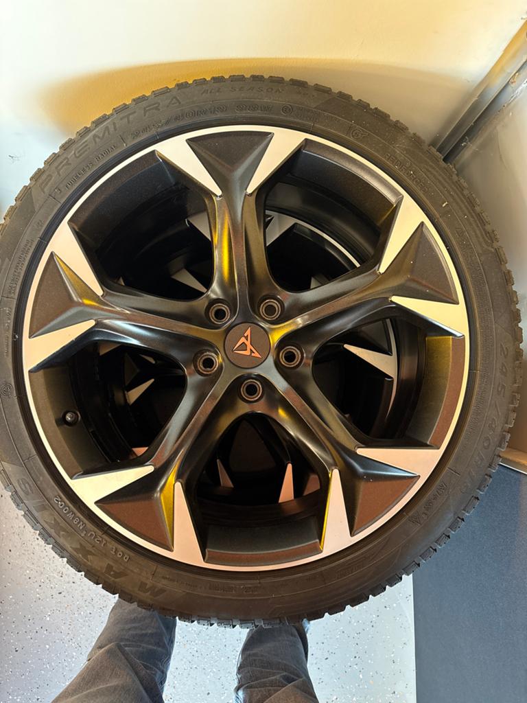 19 inch schadevrije Cupra Formentor velgen met all seasons, Auto-onderdelen, Banden en Velgen, Gebruikt, Banden en Velgen, All Season