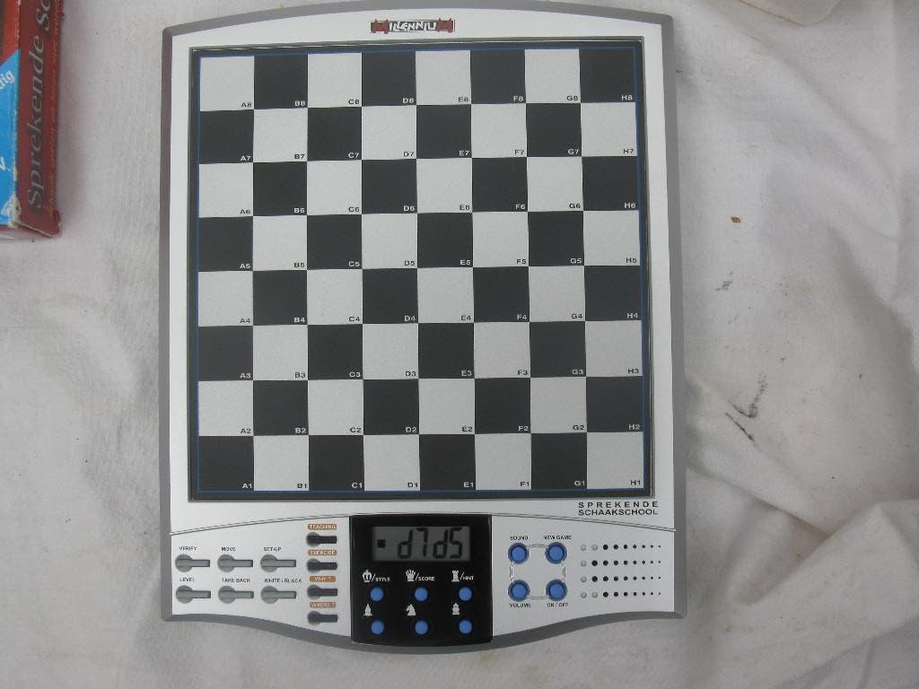 Schaakcomputer sprekend karpov, Ophalen of Verzenden, Zo goed als nieuw