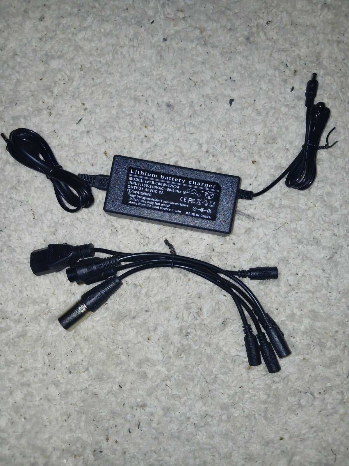 Universele Lithium oplader 42V 2A met diverse aansluitingen, Nieuw