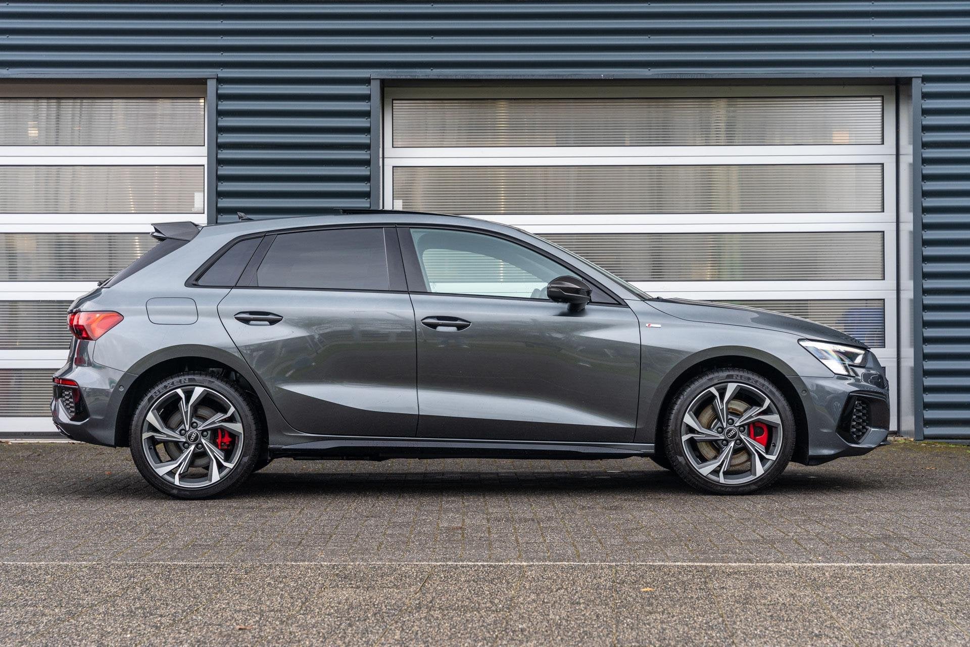 Audi A3 Sportback 45 TFSIe 245pk PHEV S Edition Competition, 12 maanden, 77 km/l, Gebruikt, 4 cilinders