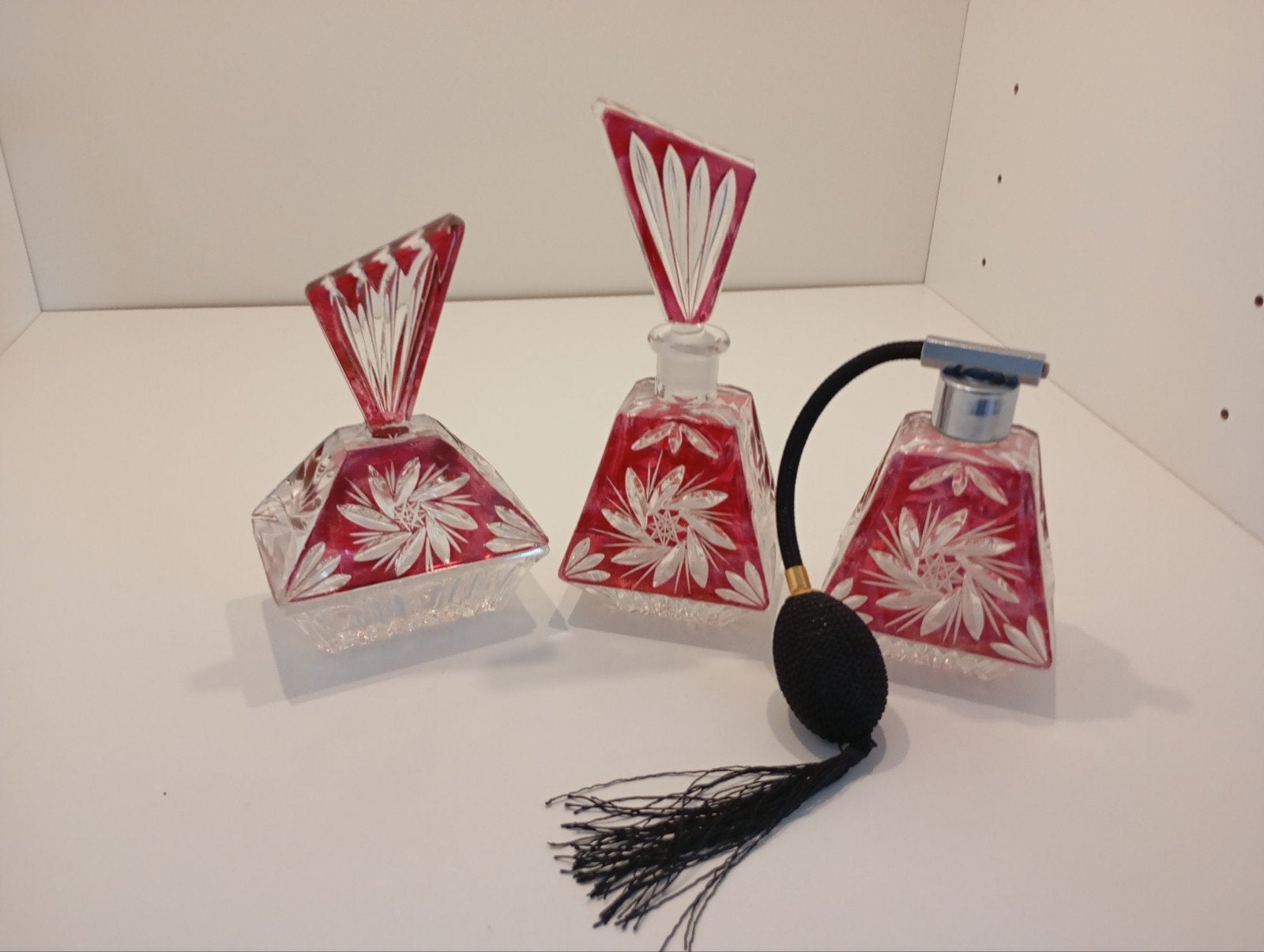 Antieke Parfumflesjes Set - Rood Geslepen Glas, Ophalen of Verzenden