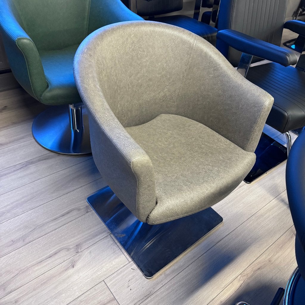 knipstoel beige creme kappersstoel pompstoel damesstoel, Huis en Inrichting, Stoelen, Overige materialen, Overige kleuren, Kappersstoel