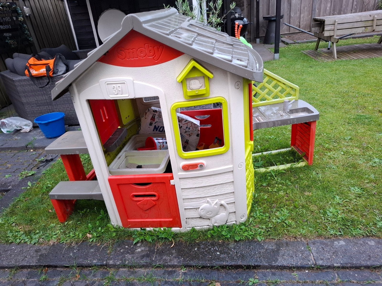 Smoby Speelhuisje met picknicktafel en keuken, Ophalen, Gebruikt, Kunststof