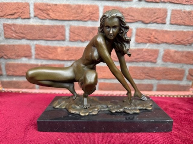 bronzen topbeeld, hurkend naakt, stijlvolle erotica, Ophalen of Verzenden, Brons