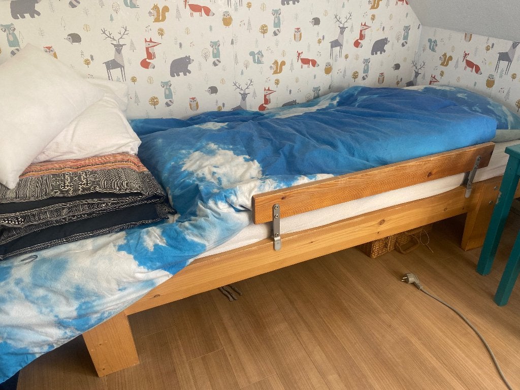 Eenpersoons bed met goed matras, Ophalen, Gebruikt, Eenpersoons, Beige