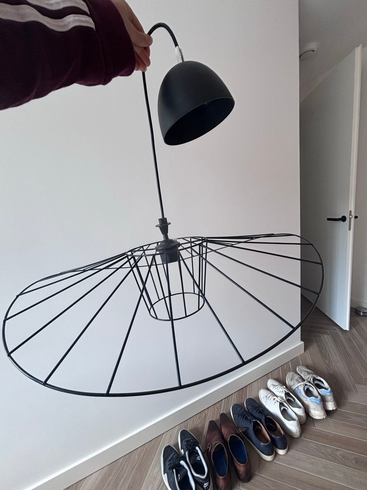 Moderne zwarte draadlamp, hanglamp, Ophalen of Verzenden, Zo goed als nieuw, Metaal, 75 cm of meer