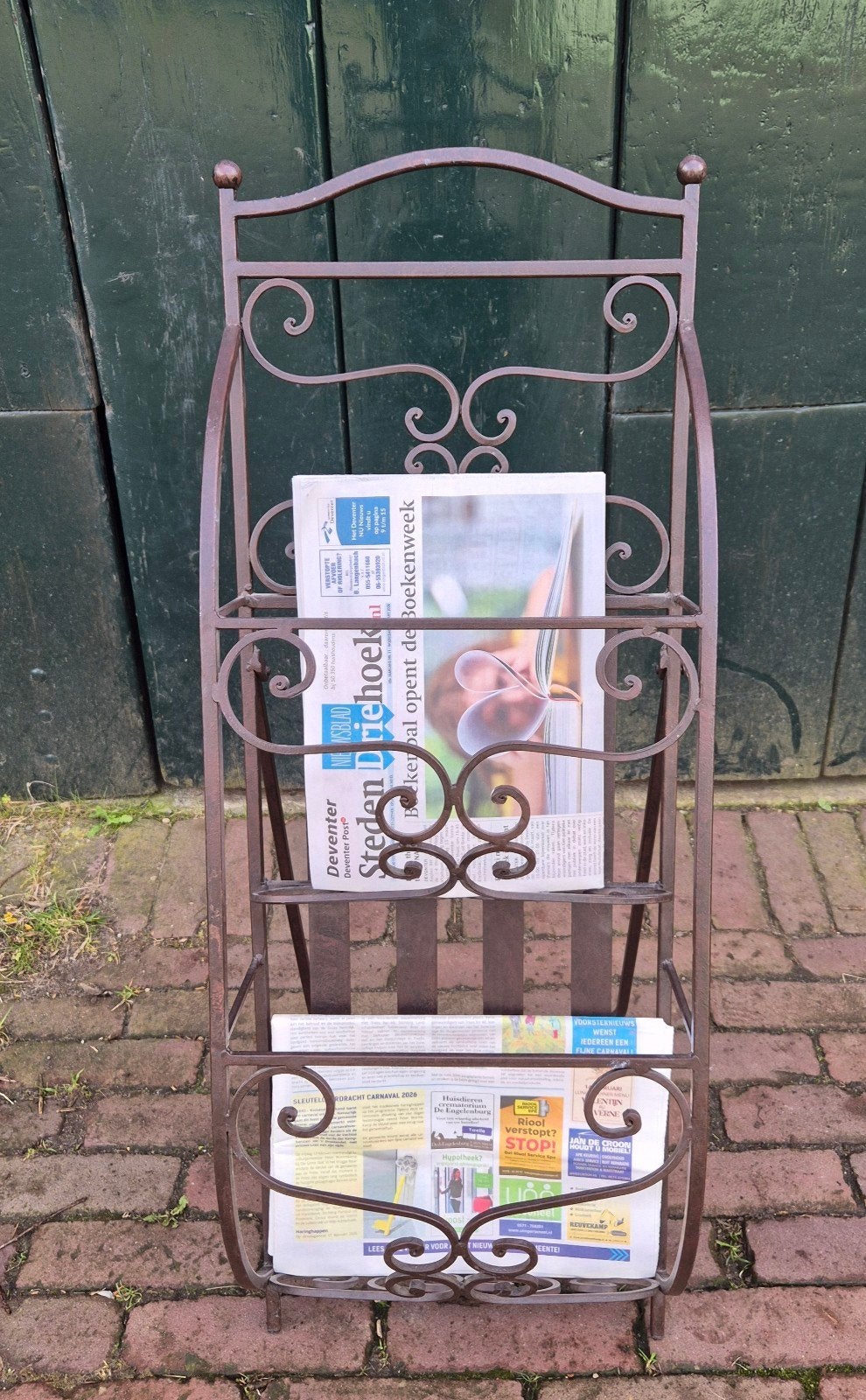 Zeer mooi zgan sierlijk metalen tijdschriften rek., Huis en Inrichting, Woonaccessoires | Krantenbakken en Lectuurbakken, Ophalen