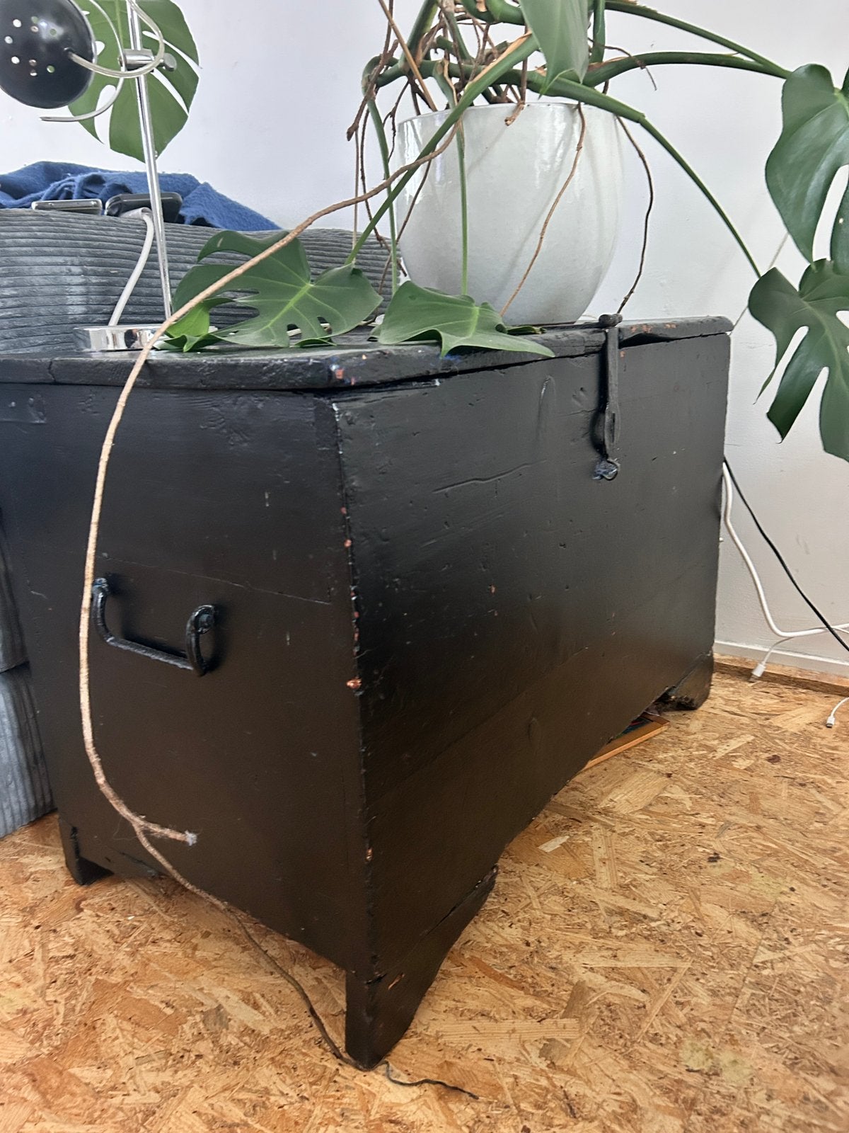 Zware grote zwarte houten kist speelgoedkist, Ophalen, 50 – 75, Gebruikt, Minder dan 50 cm