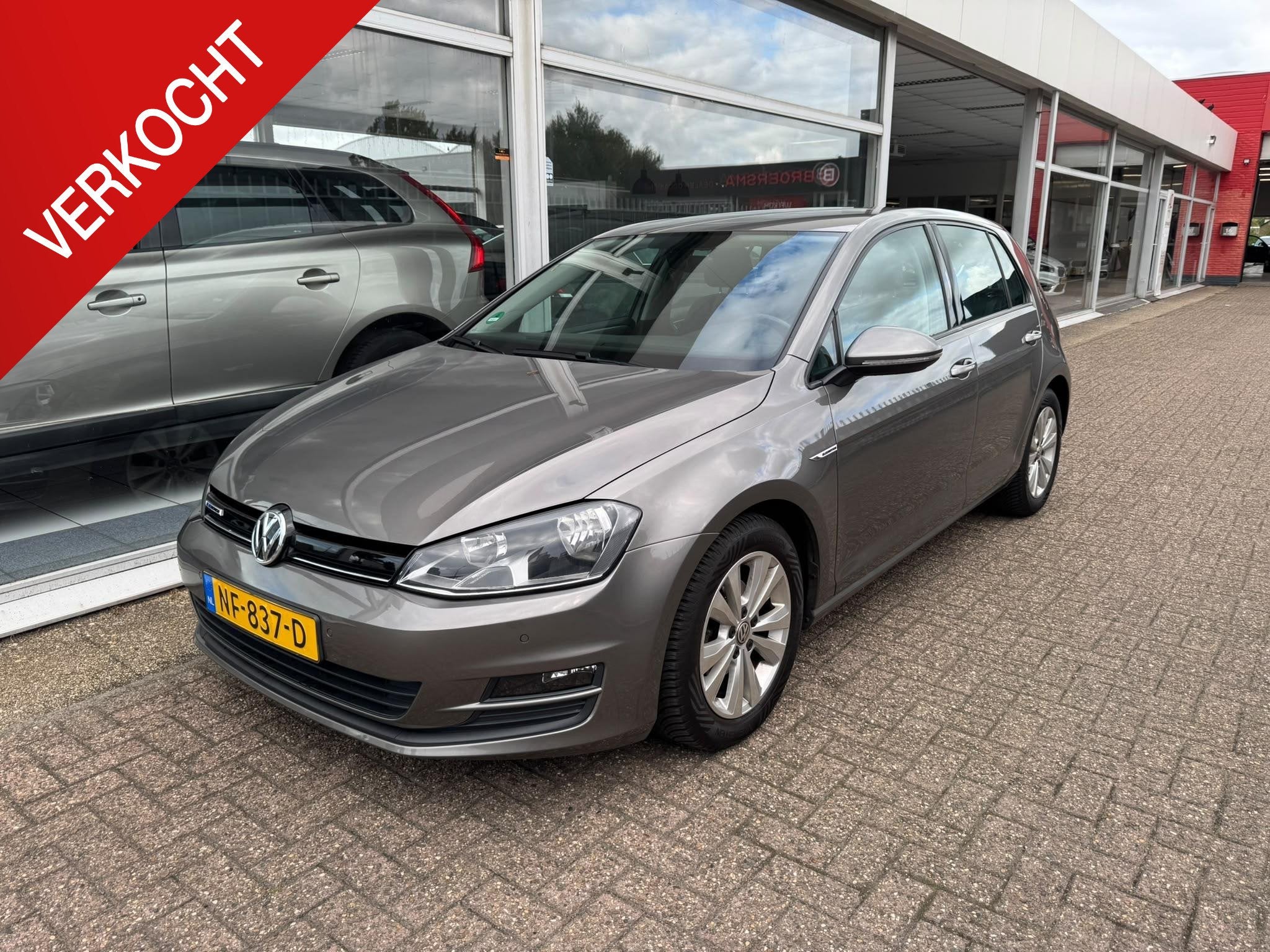 Volkswagen Golf 1.0 TSI Comfortline | 3e eigenaar | Navigati, Auto's, Voorwielaandrijving, Stof, Gebruikt, 49 €/maand