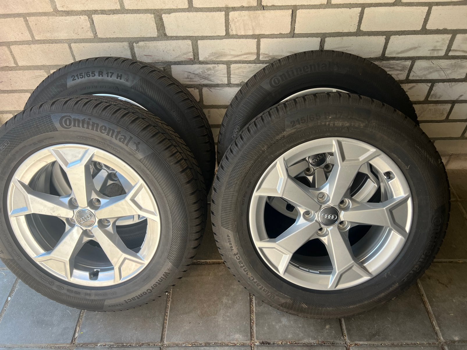 Tekoop Z G A N origineel 17inch Audi Q3 velgen+winterbanden, Auto-onderdelen, Banden en Velgen, Ophalen, 215 mm, Velg(en), 17 inch