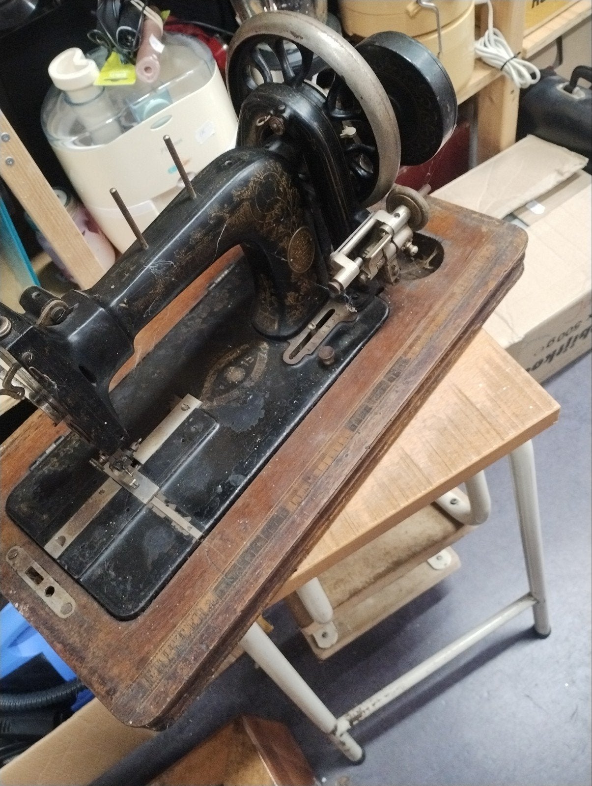 Antieke naaimachine in houten kist, Antiek en Kunst, Ophalen
