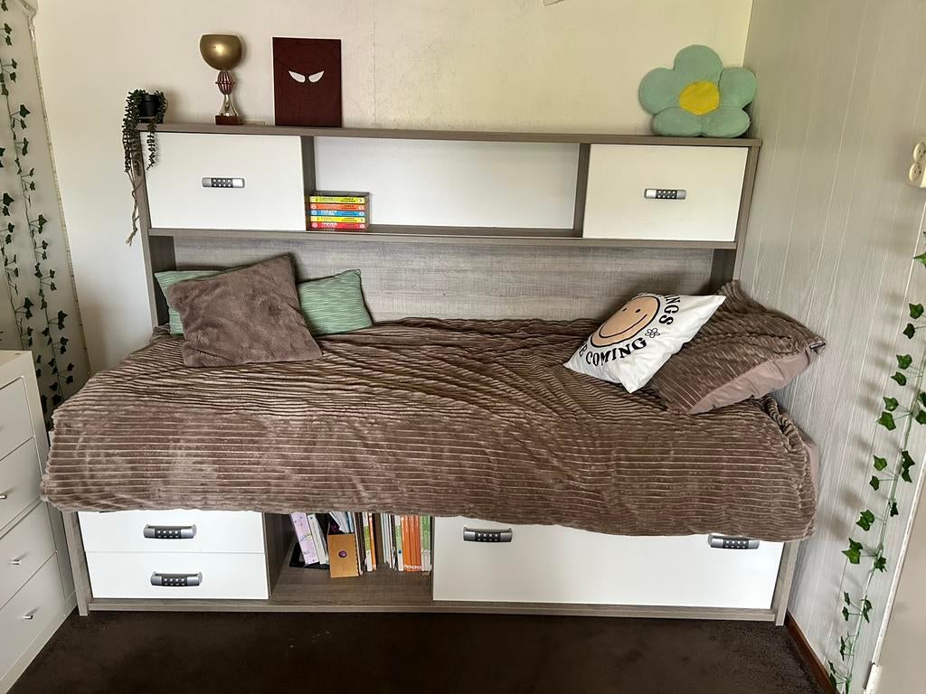 Tienerkamer set bed en bureau, Ophalen, Zo goed als nieuw, Eenpersoons