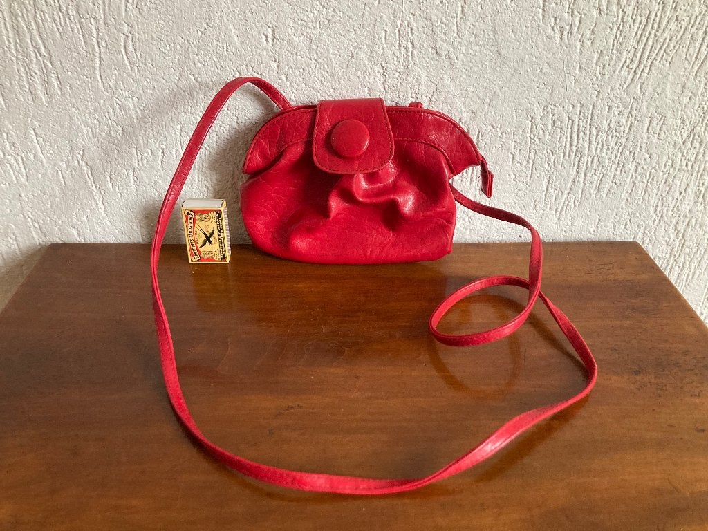 Rood retro fifties mini avondtasje met grote ronde drukknop, Ophalen of Verzenden, Zo goed als nieuw, Rood, Avondtasje