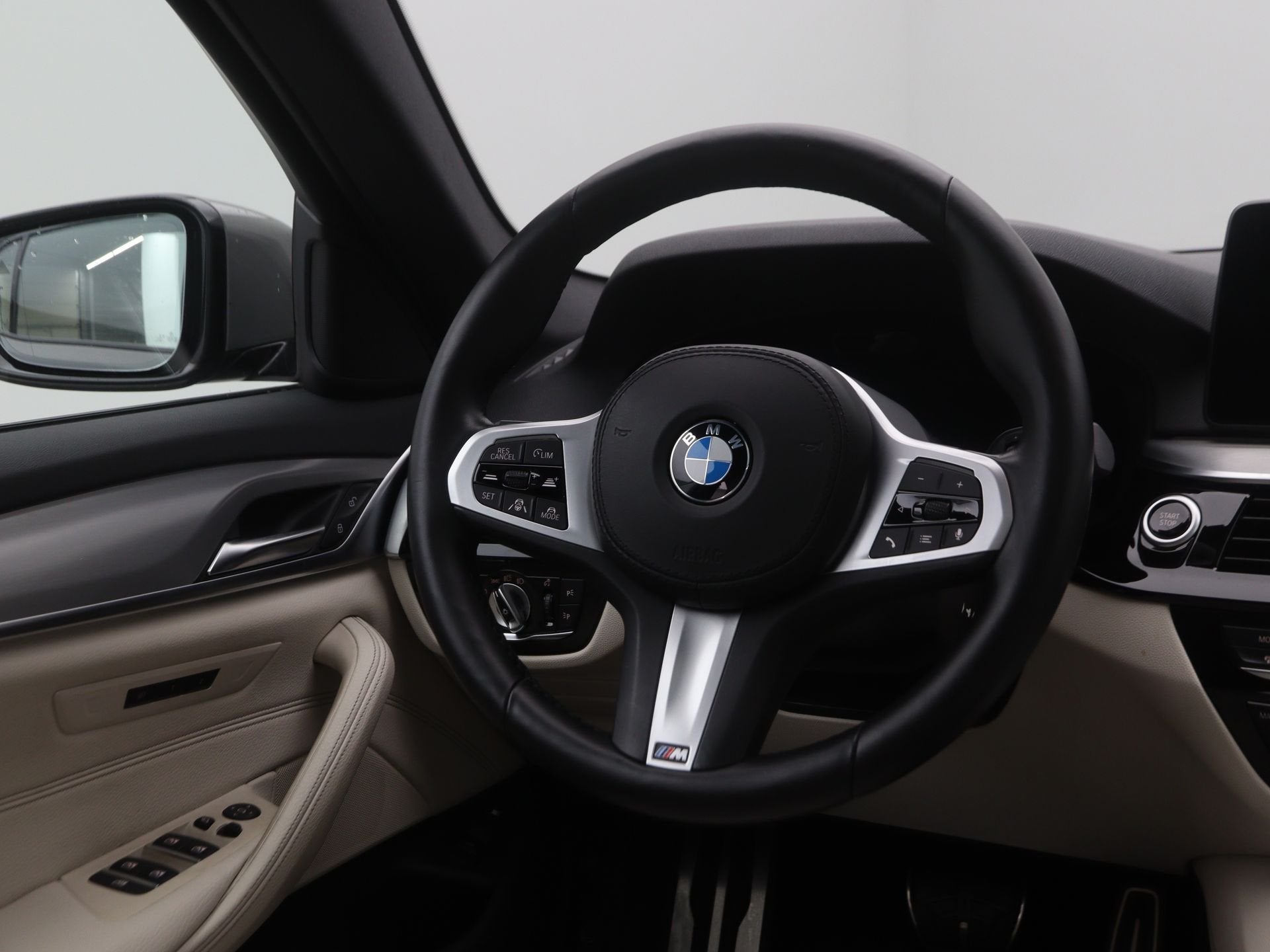 BMW 5 Serie Sedan 530e High Executive M Sport SoH 98%, Auto's, Automaat, 1998 cc, Gebruikt, Euro 6