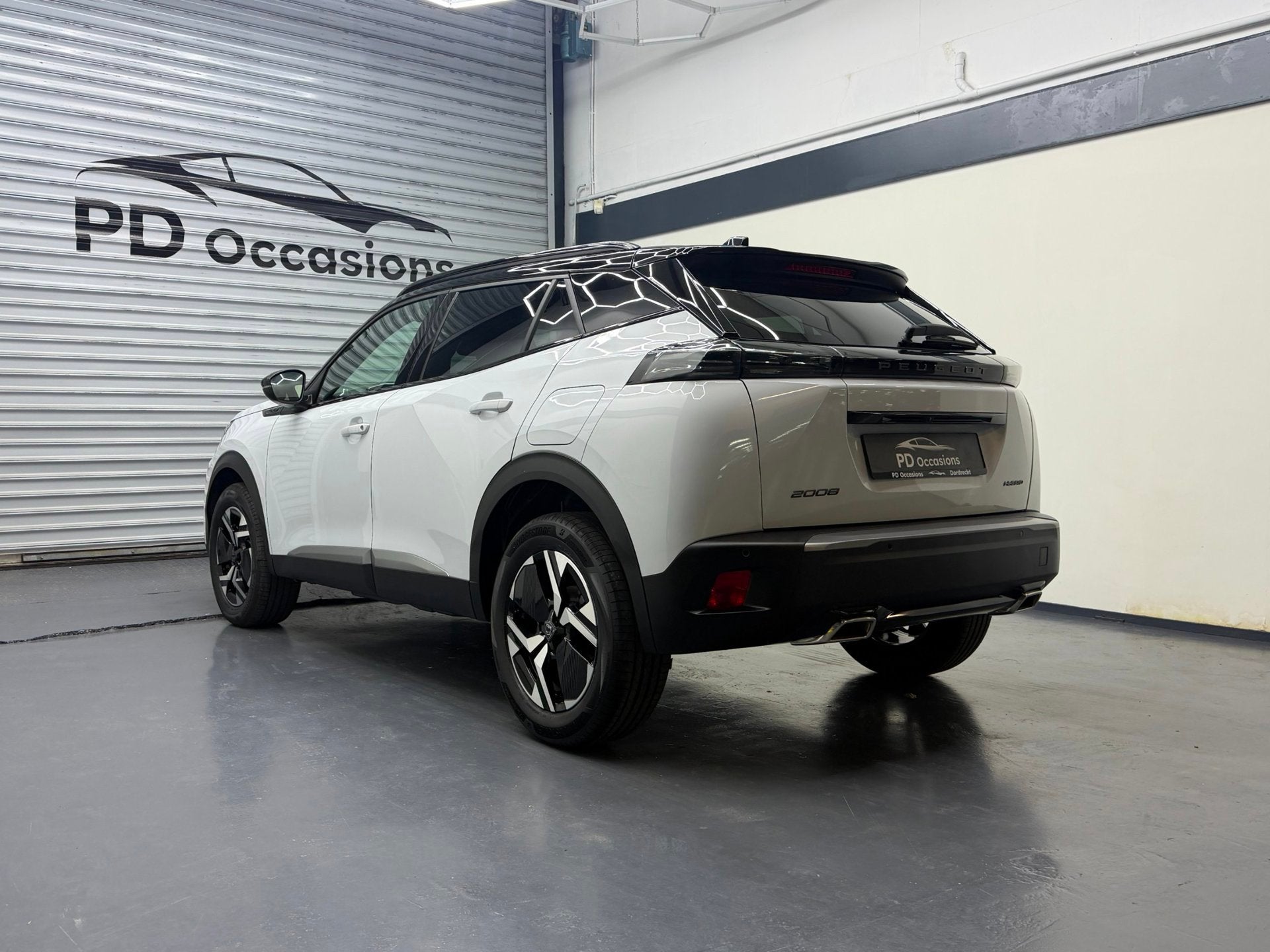 Peugeot 2008 1.2 Hybrid 145PK GT - Camera - Clima - Cruise -, Auto's, Gebruikt, Zwart, 1199 cc, Leder en Stof