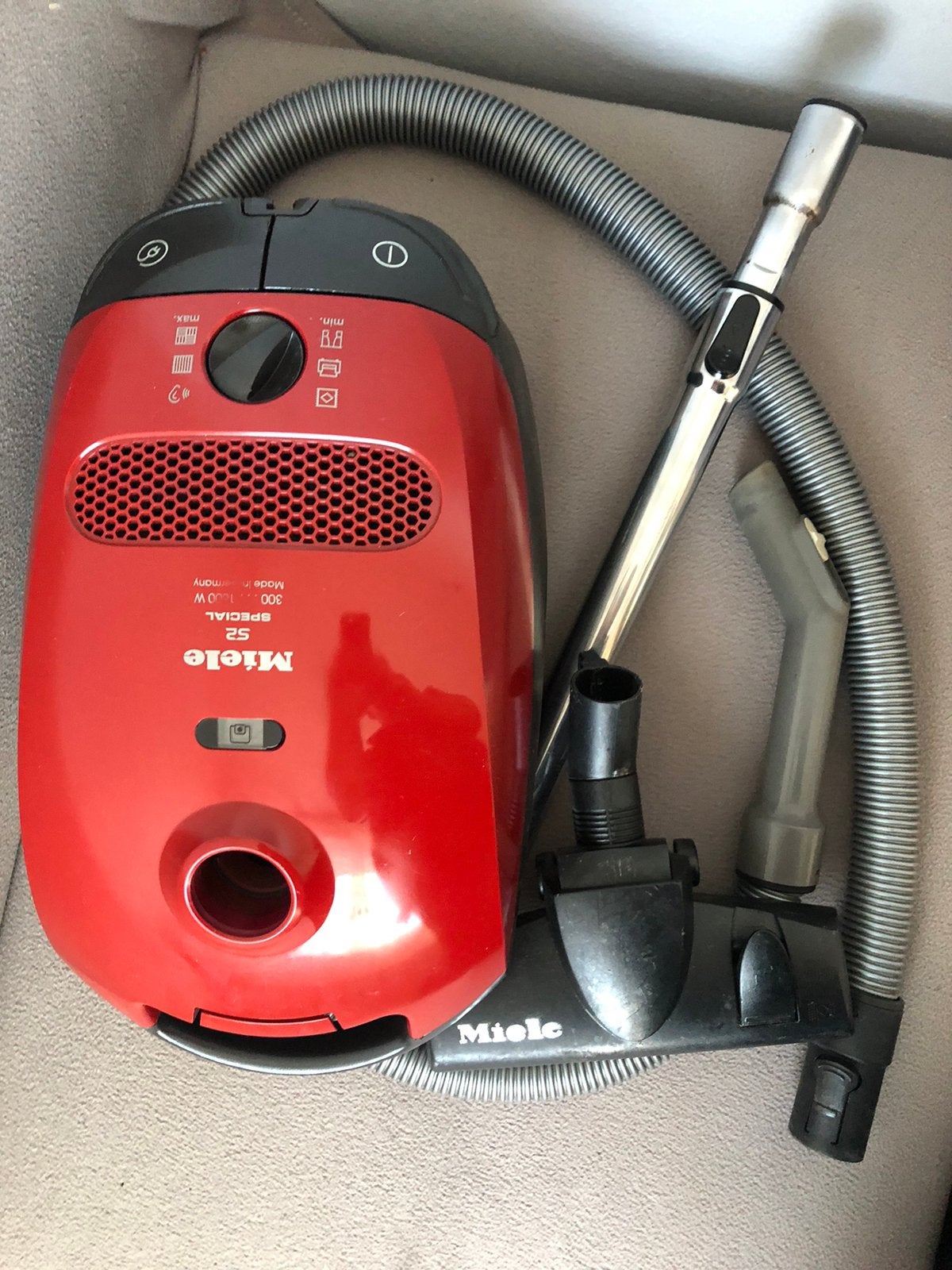 Te koop: Miele stofzuiger – 1600 watt, Witgoed en Apparatuur, Ophalen of Verzenden, Zo goed als nieuw, 1200 tot 1600 watt