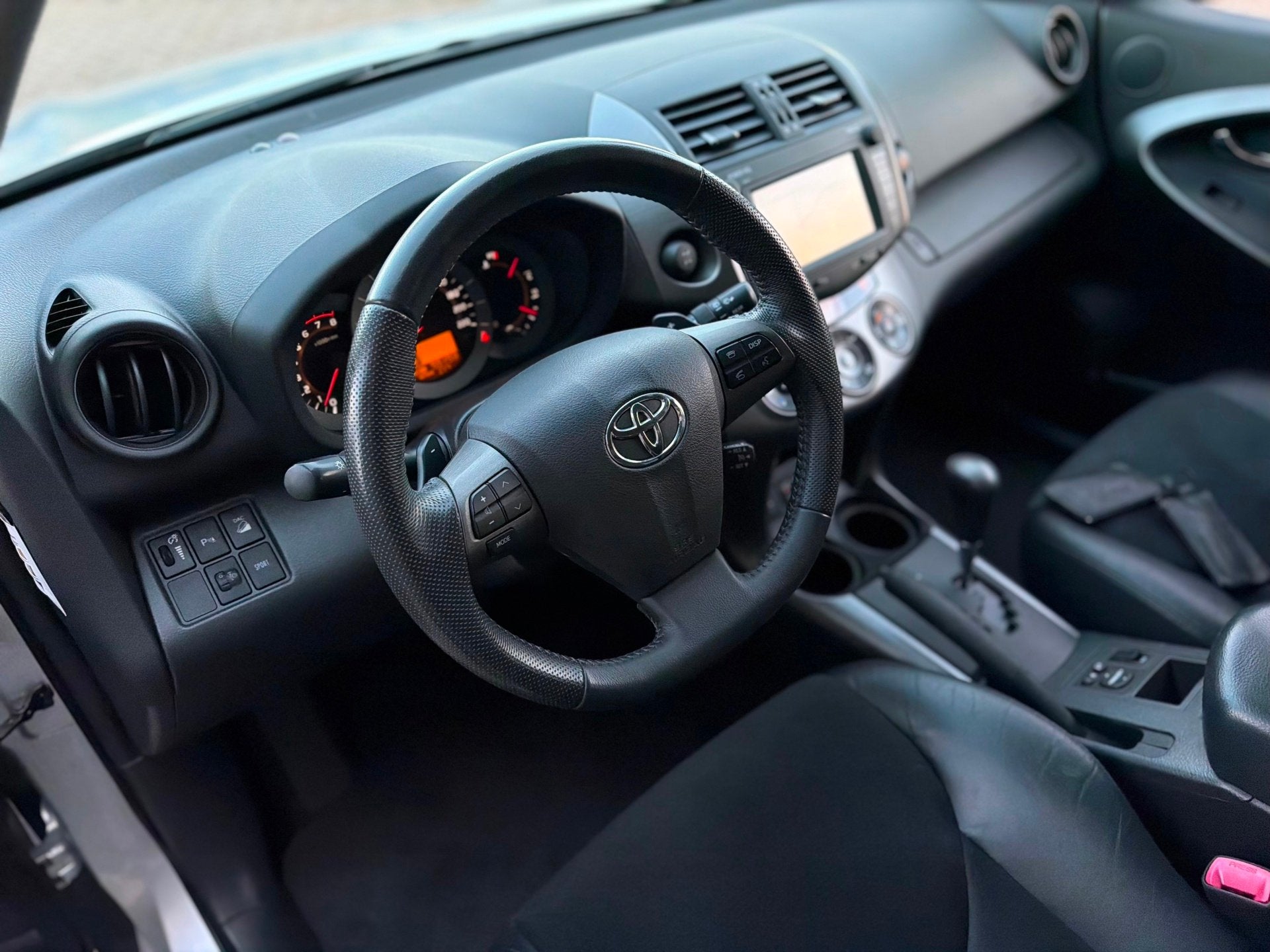 Toyota RAV4 2.0 VVTi Executive Business 4WD 4x4 Automaat Cru, Auto's, Euro 5, Gebruikt, Zwart, 4 cilinders