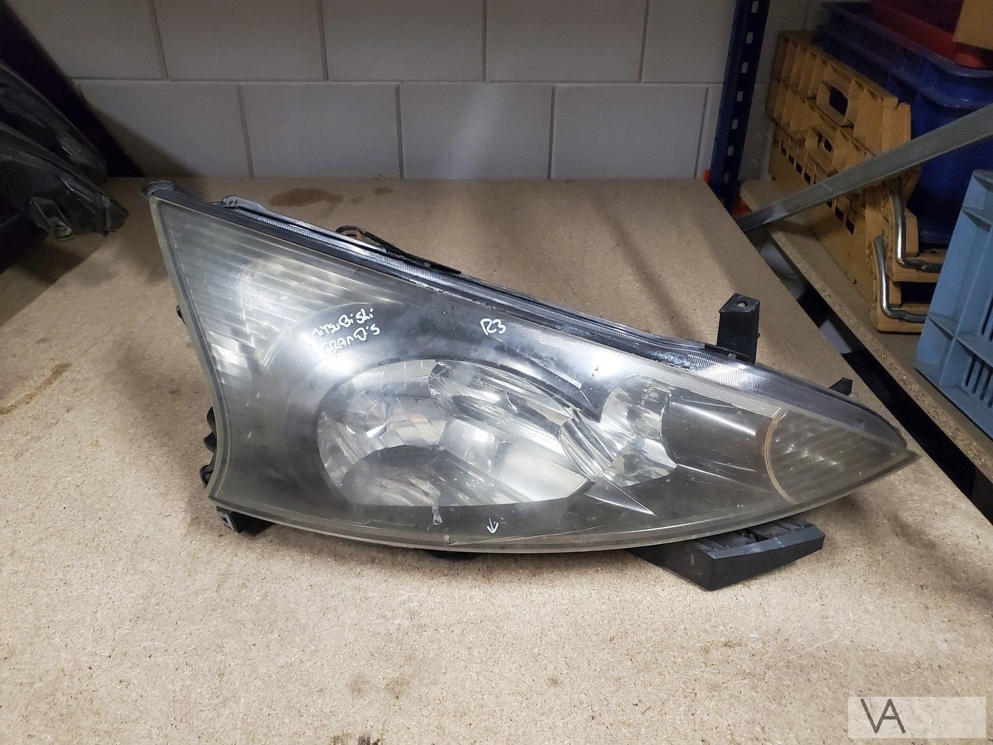 Mitsubishi Grandis 2004 -2010 koplamp rechts klein gaatje, Auto-onderdelen, Verlichting, Gebruikt, -, -, Ophalen of Verzenden
