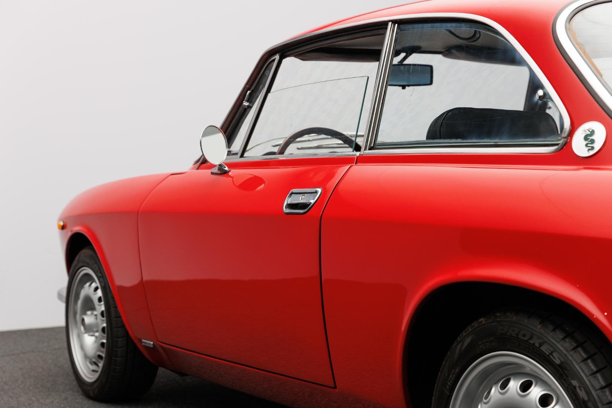 Alfa romeo GTV 2000 Bertone 105, Auto's, Oldtimers, Stof, Zwart, 4 stoelen, Bedrijf