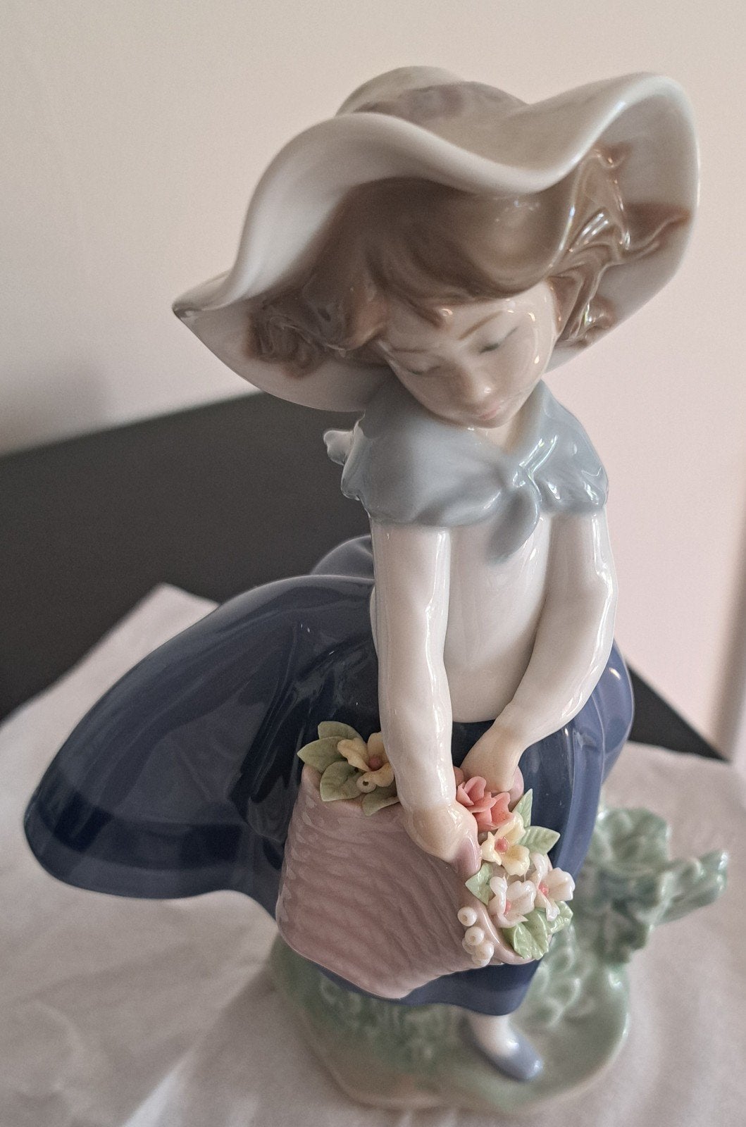 Lladro porcelaine figurine, Flower Seller., Ophalen, Zo goed als nieuw