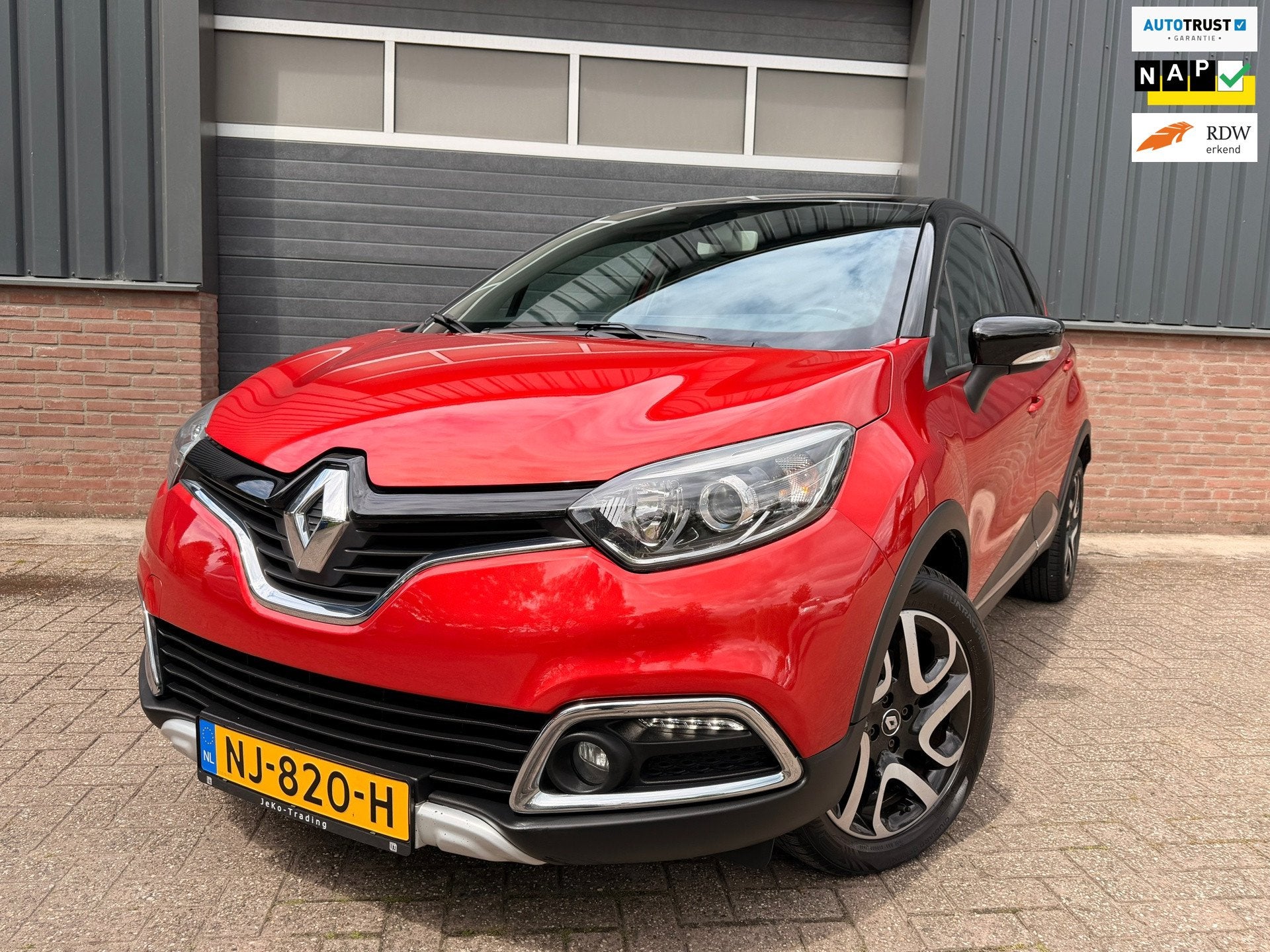 Renault Captur 1.2 TCe 120PK Xmod / Leder / Trekhaak 1200KG, Auto's, Voorwielaandrijving, Dealer onderhouden, Gebruikt, 4 cilinders