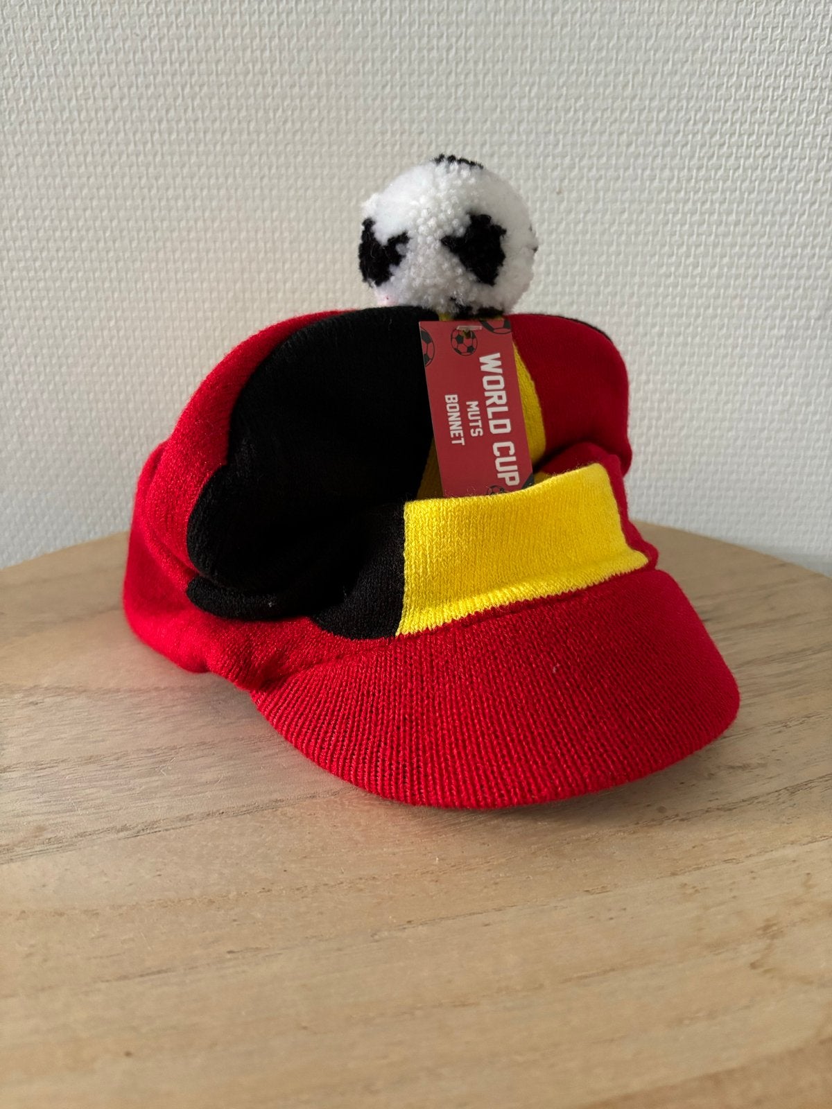 WK Voetbal Muts België met Pompon - Nieuw, Ophalen of Verzenden, Nieuw, One size fits all, Pet