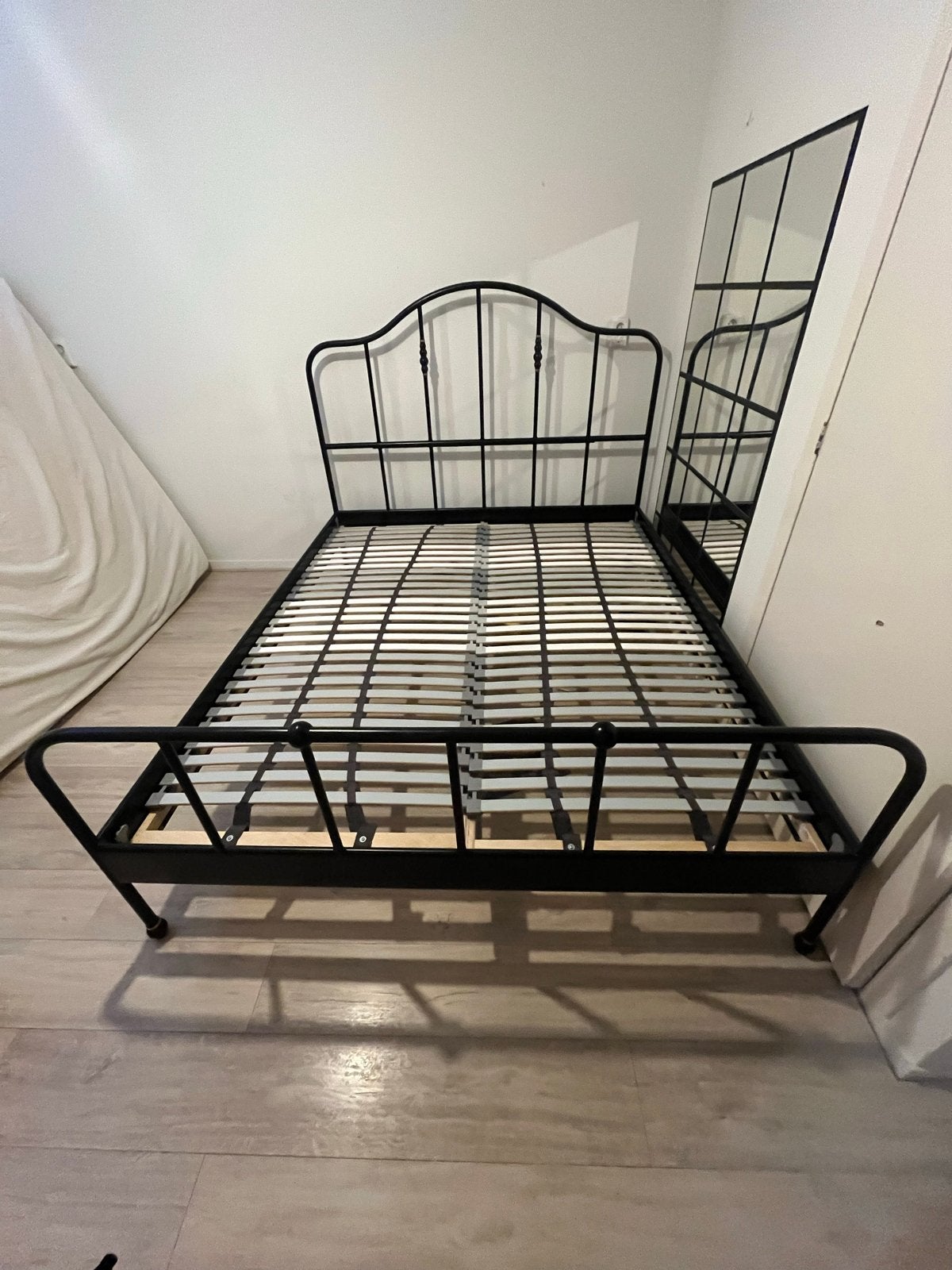 IKEA bed Sagstua 160x200 zwart met lattenbodems, Ophalen, Gebruikt, Ikea, Zwart