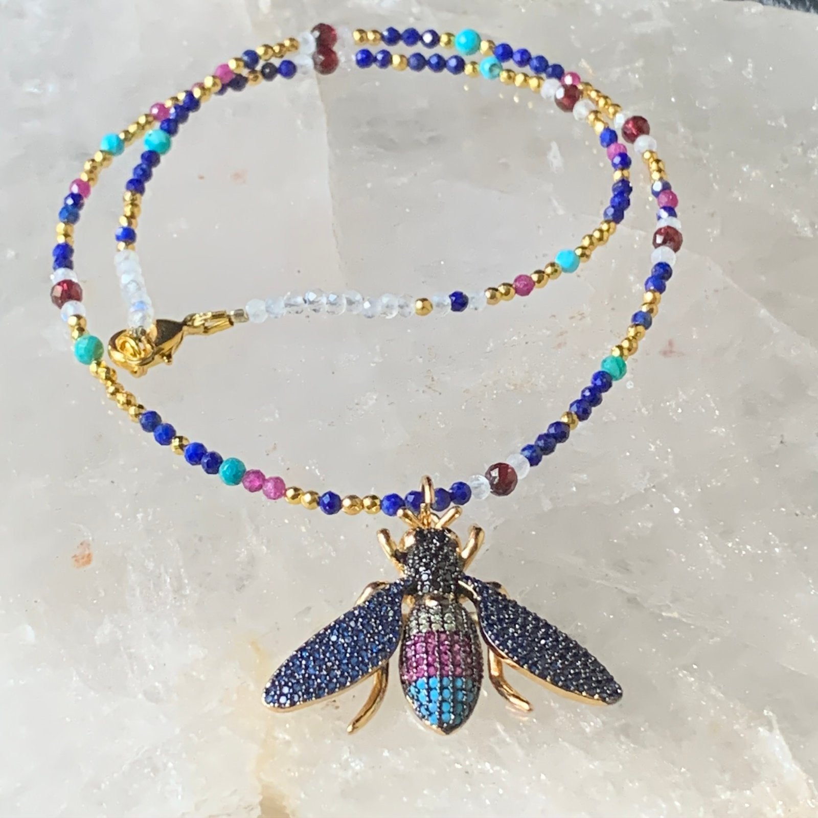Robijn lapis lazuli vlinder geluk beschermt magie uniek SALE, Magnolia11, Nieuw, Ophalen of Verzenden, Steen of Mineraal