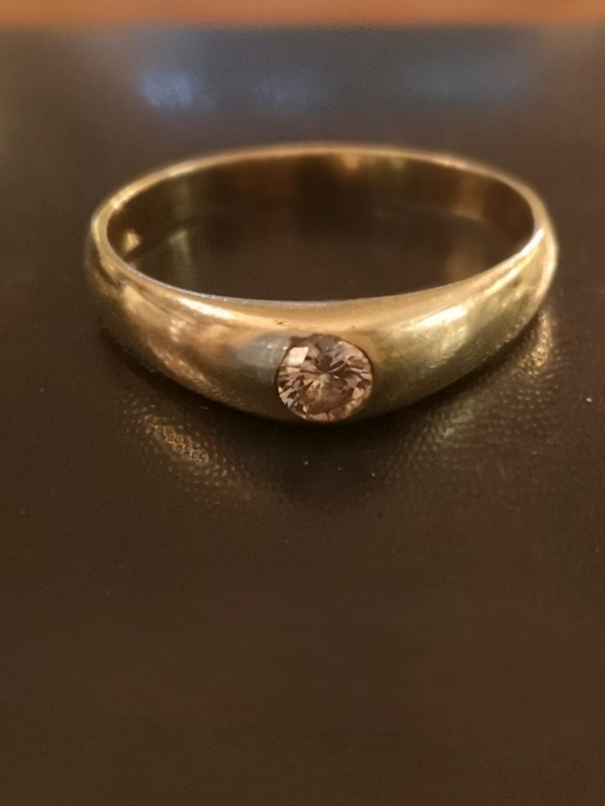 Gouden ring met 4mm diamant, Ophalen of Verzenden, Zo goed als nieuw, 17 tot 18, Met edelsteen