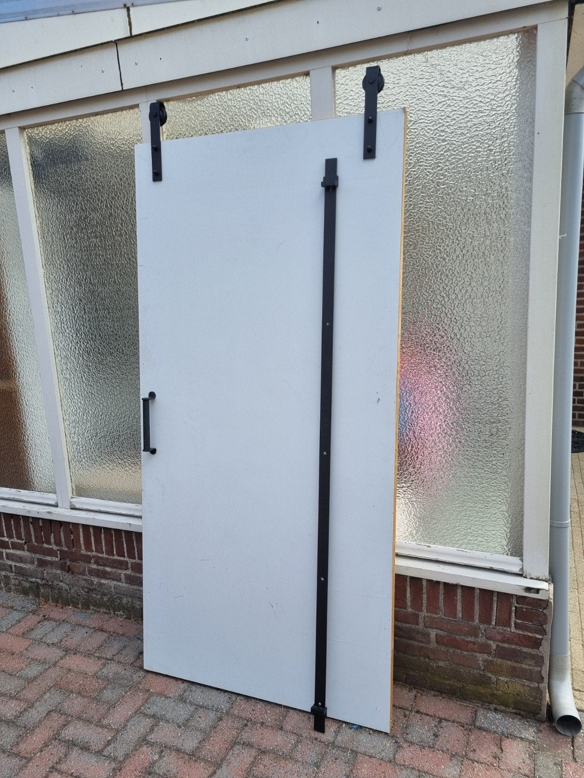 Witte schuifdeur met zwart railsysteem, Gebruikt, Binnendeur, Schuifdeur, 200 tot 215 cm