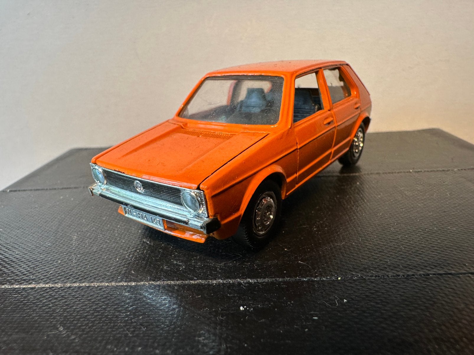 VW Golf 1 Schuco, Hobby en Vrije tijd, Verzenden, Zo goed als nieuw, Auto, Schuco