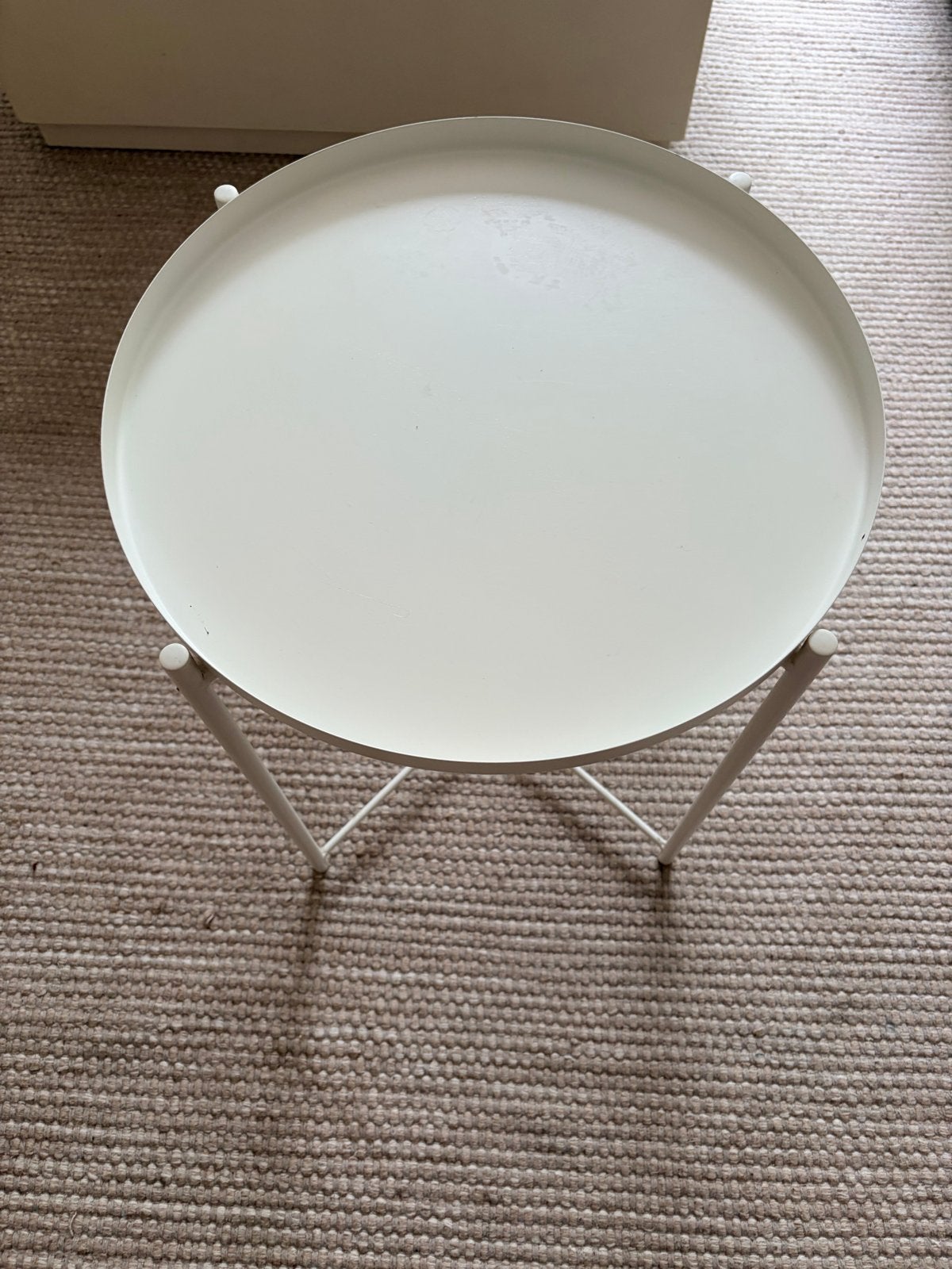 Twee witte IKEA bijzettafeltjes, Minder dan 55 cm, Gebruikt, Metaal of Aluminium, Rond