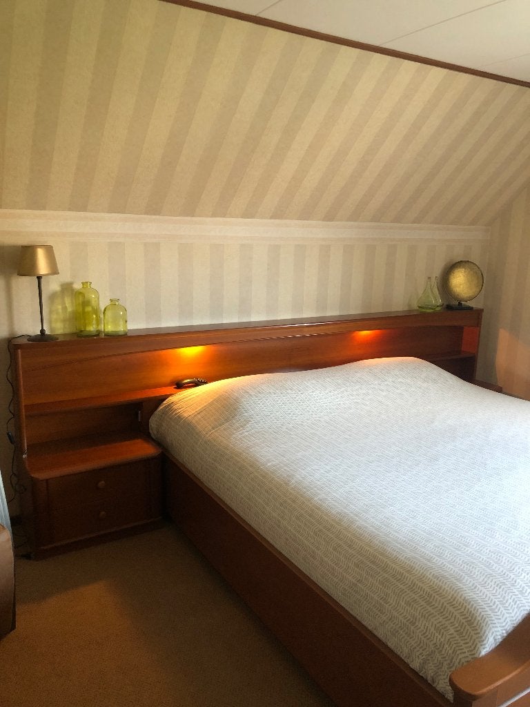 bed met schotelbodem, Ophalen, Gebruikt, Bruin, Tweepersoons