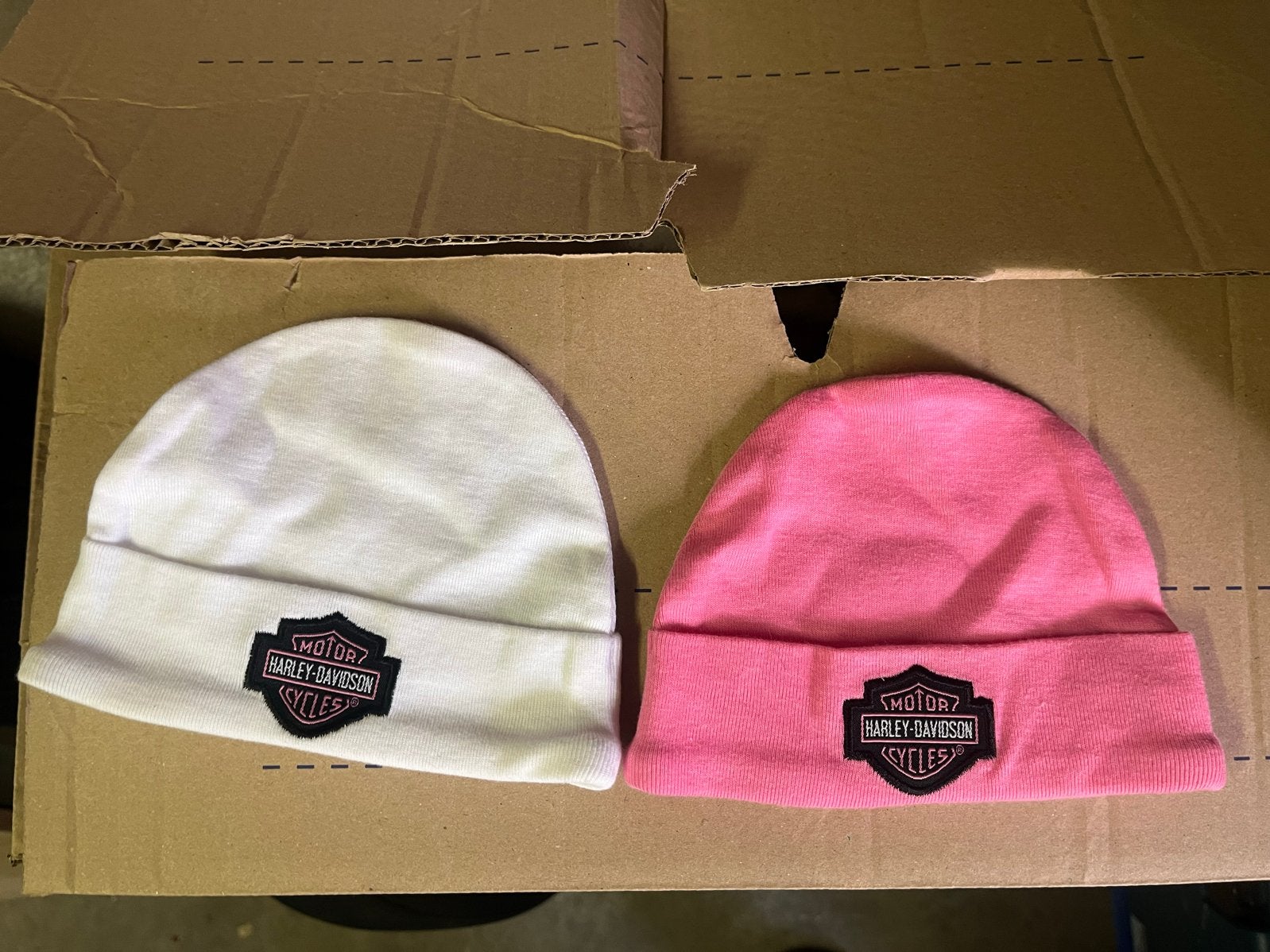 Harley-Davidson babymutsjes - Roze en Wit (0-24M), Jongetje of Meisje, Ophalen of Verzenden, Zo goed als nieuw, Maat 86