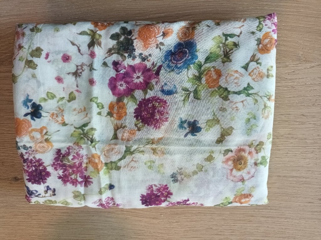 Dunne lap stof ong 140 x 180 cm patroon met rozen bloemen, Ophalen of Verzenden, Nieuw, 30 tot 200 cm, 120 cm of meer