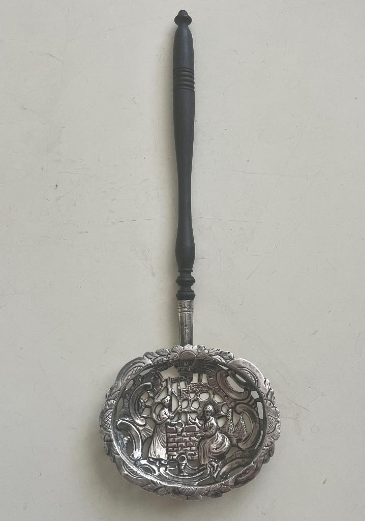 Noord-Nederlands zilver strooilepel c 1800 Christus bij put, Antiek en Kunst, Ophalen, Zilver