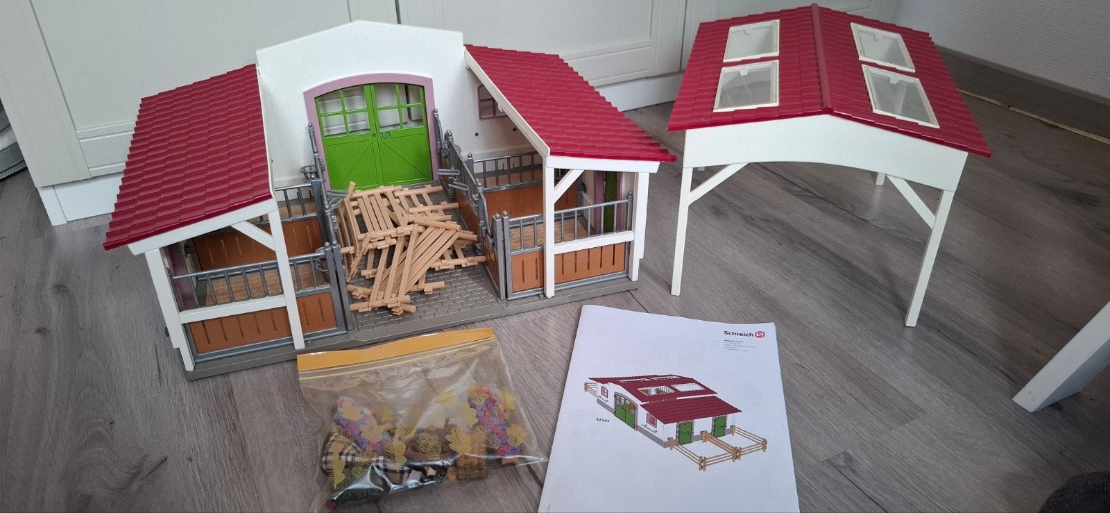 42344 Schleich paardenstal met accessoires, Ophalen, Zo goed als nieuw