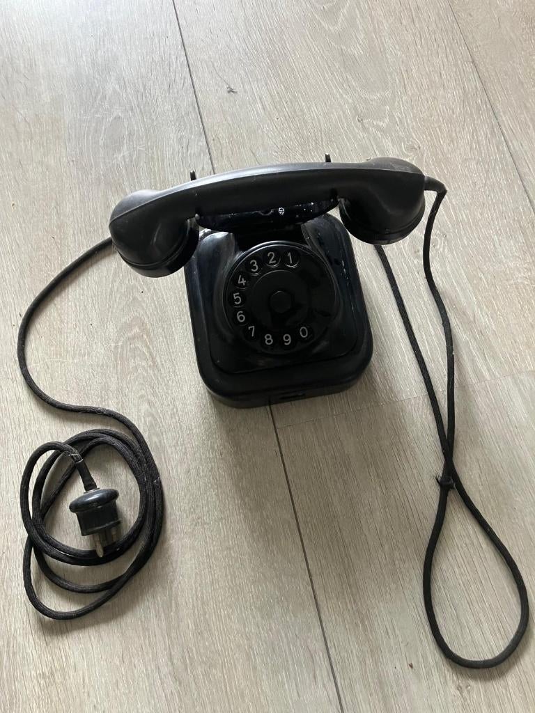 Oude originele bakeliet ptt telefoon nu 35 euro, Telecommunicatie, Ophalen, Gebruikt, Met draaischijf