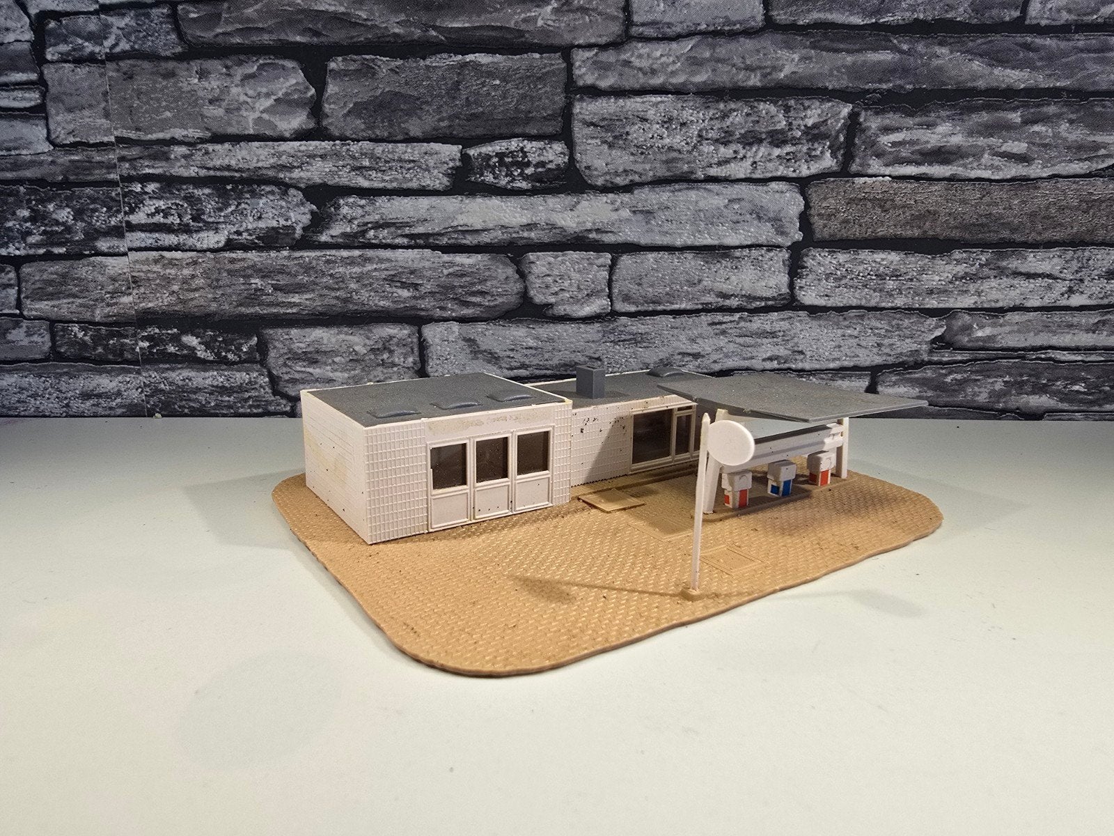 Pompstation tankstelle N spoor modeltrein 1:160, Overige merken, Gebruikt, Gelijkstroom of Wisselstroom, Brug, Tunnel of Gebouw