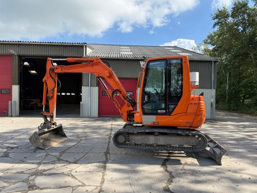 Takeuchi TB250, Zakelijke goederen, Ophalen of Verzenden, Graafmachine