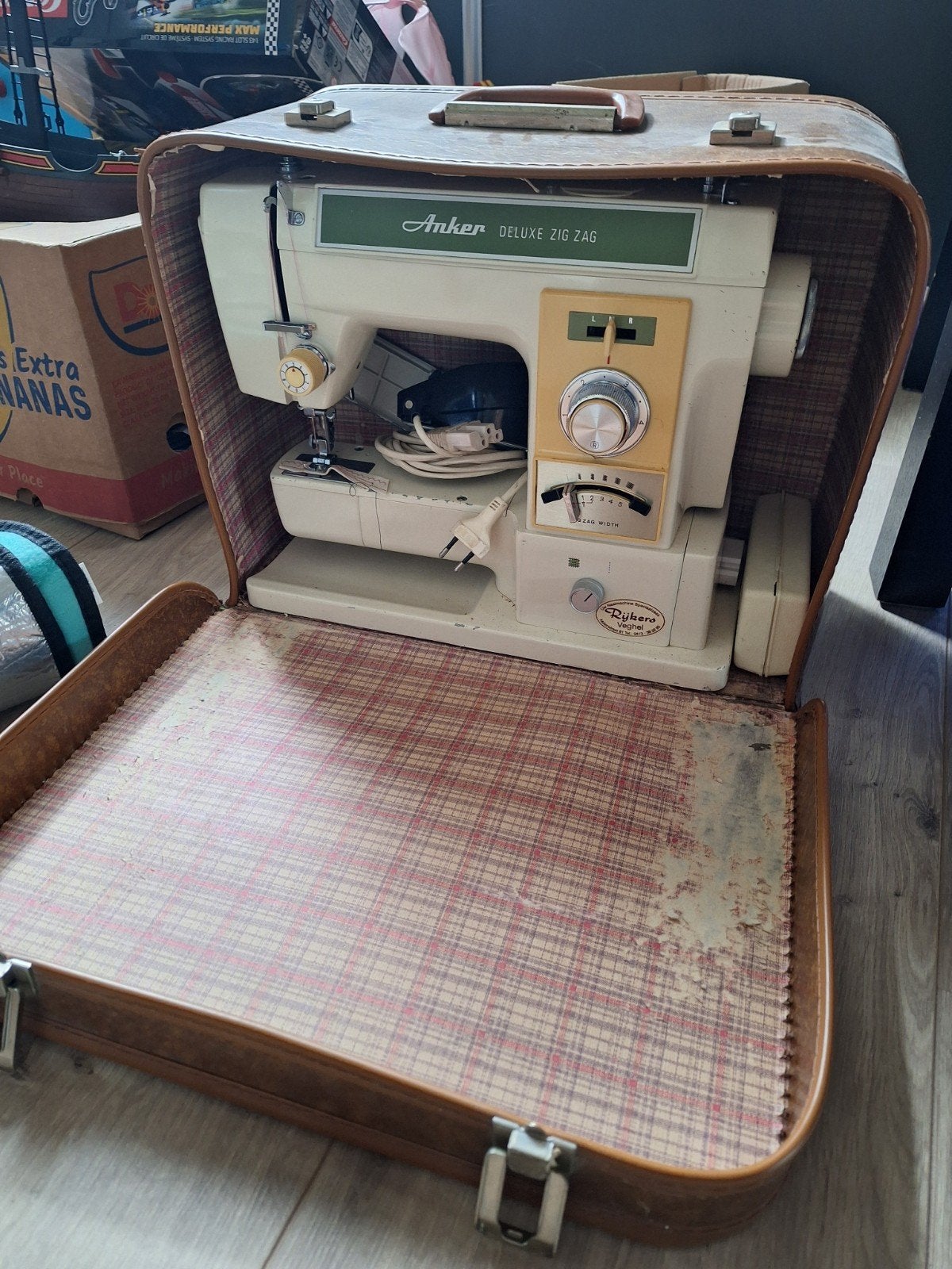 Anker Deluxe Zig Zag Naaimachine, Hobby en Vrije tijd, Naaimachines en Toebehoren, Ophalen of Verzenden, Gebruikt, Naaimachine