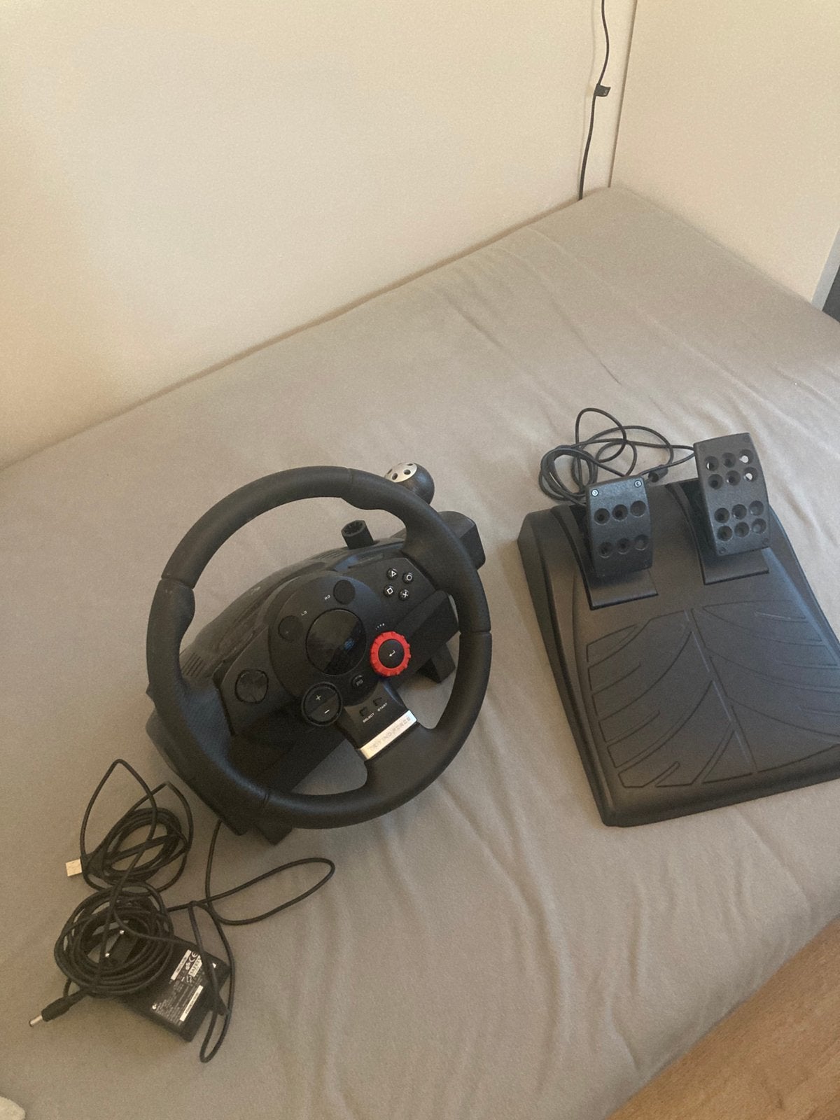 Logitech Driving Force GT stuur +pedalen – Zo goed als nieuw, Spelcomputers en Games, Ophalen of Verzenden, Zo goed als nieuw