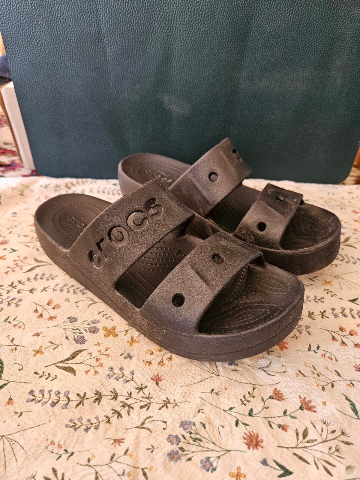 Crocs sandalen maat 41-42, Slippers, Zwart, Ophalen of Verzenden, Zo goed als nieuw