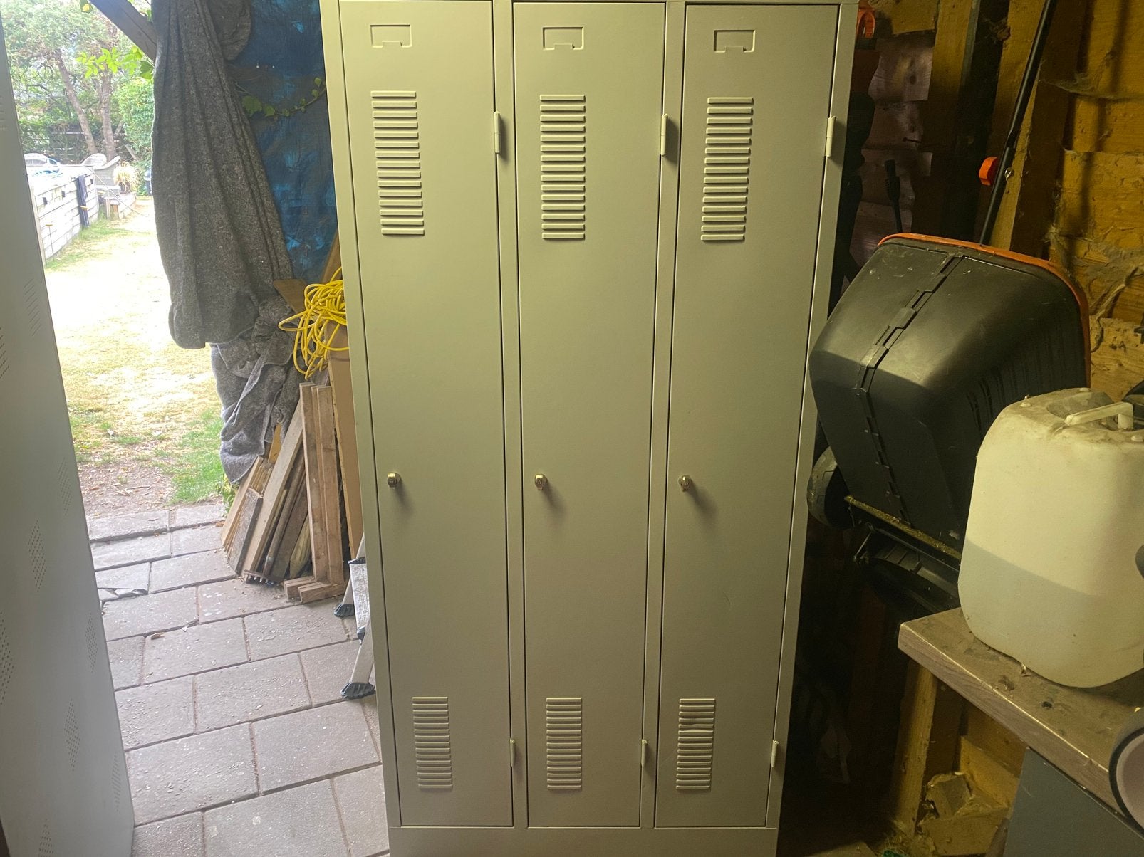 Locker, Ophalen, Zo goed als nieuw