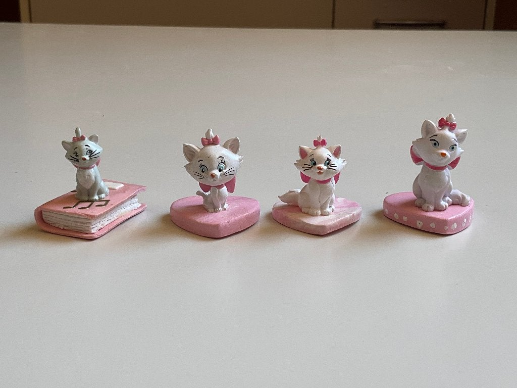 Disney aristocats - mini beeldje met Marie 4 verschillende, Verzamelen, Disney, Ophalen of Verzenden, Overige figuren, Zo goed als nieuw