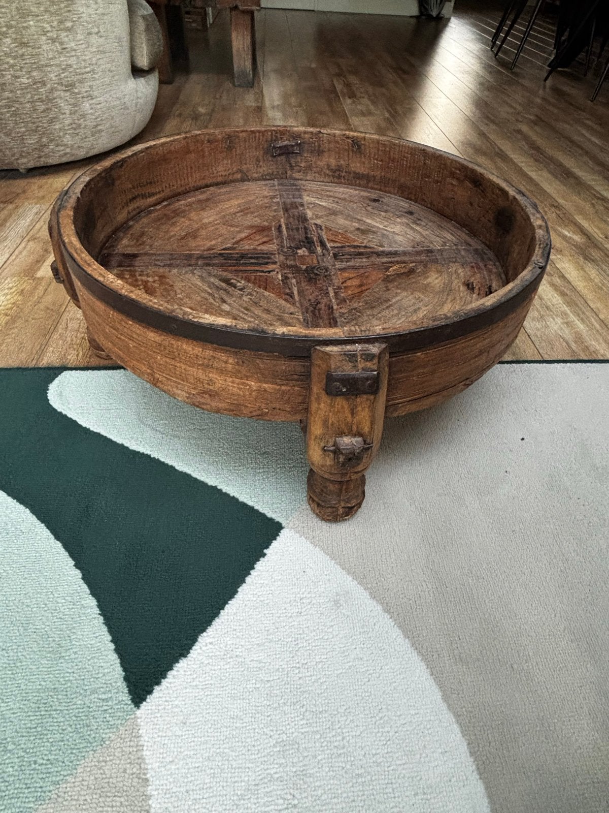 Chakki tafel: houten salontafel/bijzettafel, Ophalen