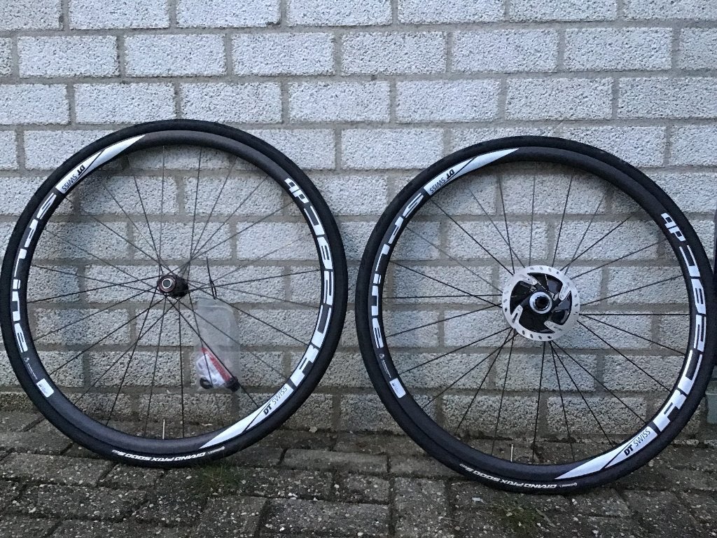 Volledig NIEUWE DT Swiss carbon clincher wielset type RC28C, Fietsen en Brommers, Fietsonderdelen, Wiel, DT Swiss, Nieuw, Ophalen of Verzenden